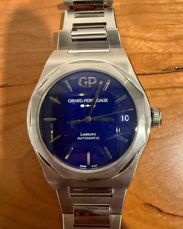 (WORKING) Girard Perregaux Laureato (81010-11-432-11A)
