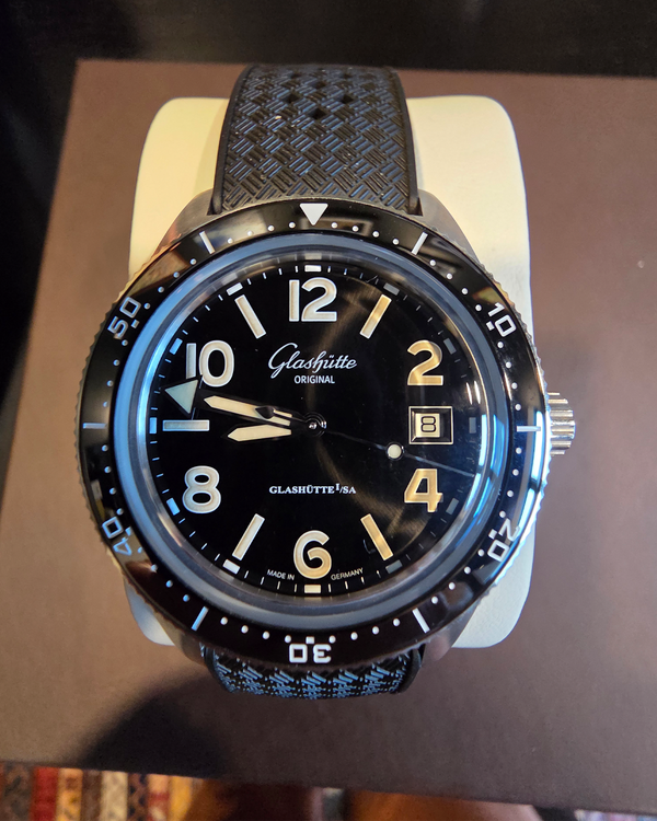 2023 Glashütte Original SeaQ 39.5MM Black Dial Rubber Strap (1-39-11-06-80-33)
