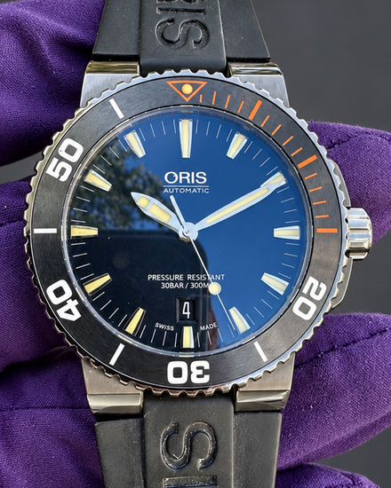 No Reserve - Oris Aquis 43MM Black Dial Rubber Strap  (01 733 7653 4259-07 4 26 34GEB)