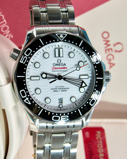 2021 Omega Seamaster Diver 300M 42MM White Dial Steel Bracelet (210.30.42.20.04.001)
