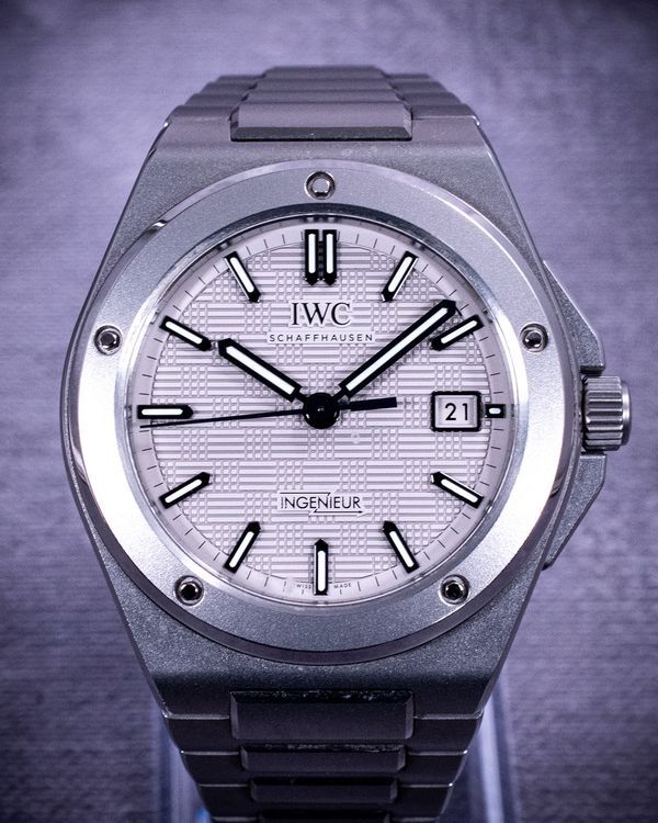 2024 IWC Schaffhausen Ingenieur 40MM Grey Dial Titanium Bracelet (IW328904)