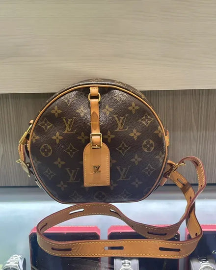 Louis Vuitton Bag Boîte Chapeau Souple Monogram Canvas Gold-Tone Hardware Leather Strap (Bag)