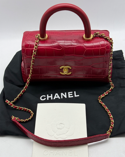 2019 Chanel Bag Flap CC Turn-Lock Red Leather Gold-Tone Hardware Leather/Chain Strap (A93736)
