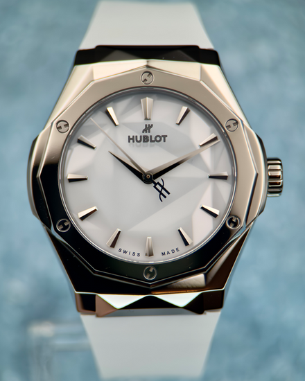 No Reserve - 2025 Hublot Classic Fusion "Orlinski Alternate Pavé" 40MM White Dial Rubber Strap (550.NS.2200.RW.ORL20)