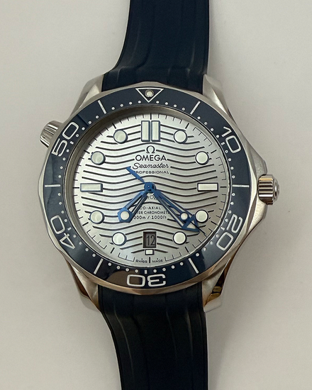 2022 Omega Seamaster Diver 300M 42MM Grey Dial Rubber Strap (210.32.42.20.06.001)