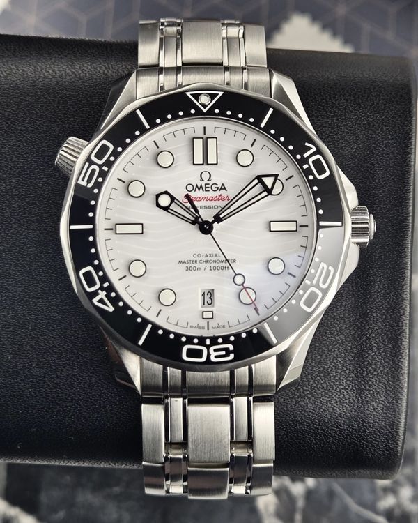2020 Omega Seamaster Diver 300M 42MM White Dial Steel Bracelet (210.30.42.20.04.001)