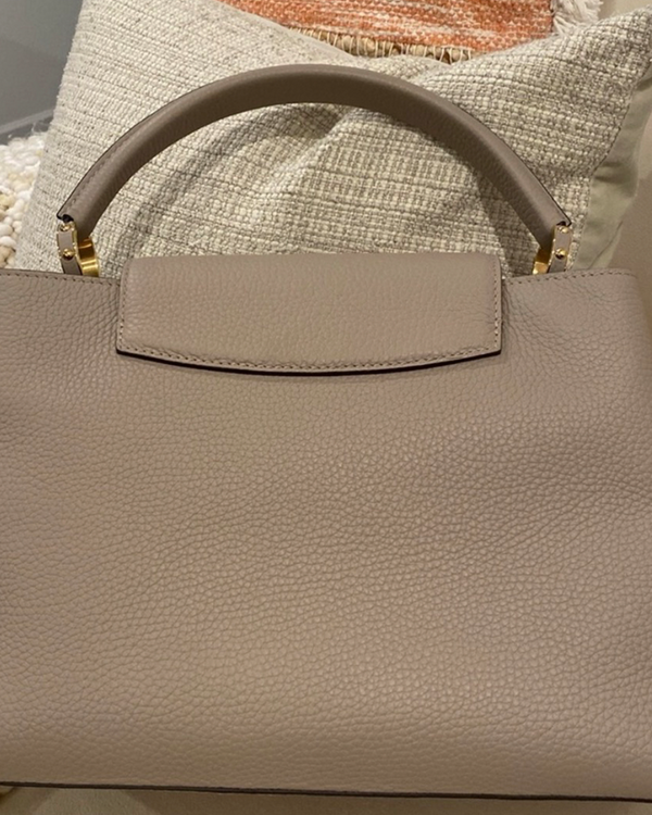 2018 Louis Vuitton Capucines MM Medium Beige Leather Gold-Tone Hardware Leather Straps (M24745)
