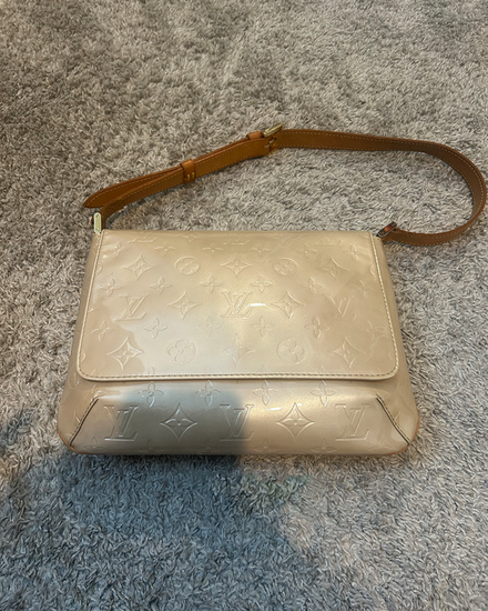2001 Louis Vuitton Bag Thompson Street Shoulder Bag Medium Leather Ivory Gold Tone Hardware Leather Strap (Bag)