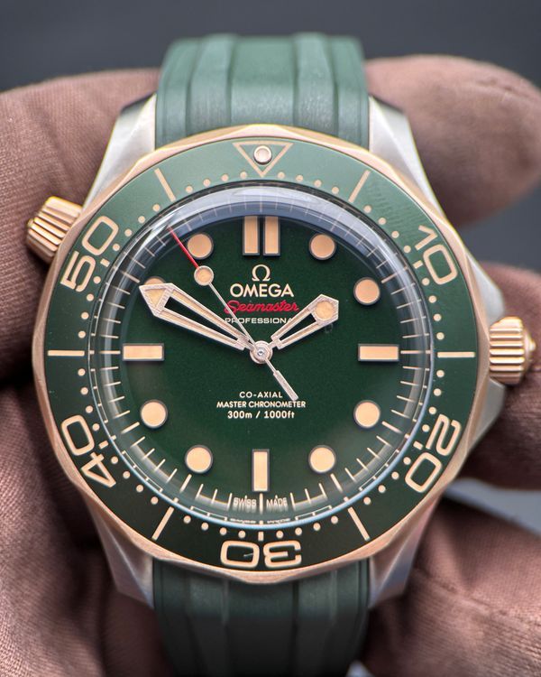 Omega Speedmaster (210.92.42.20.10.001)