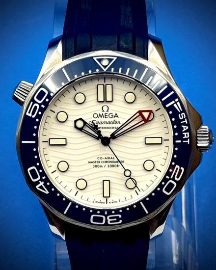 2025 Omega Seamaster Diver 300M "2024 America's Cup" 42MM White Dial Rubber Strap (210.32.42.20.04.002)