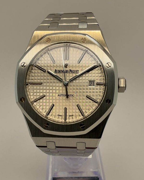 Audemars Piguet Royal Oak (15400ST.OO.1220ST.02)