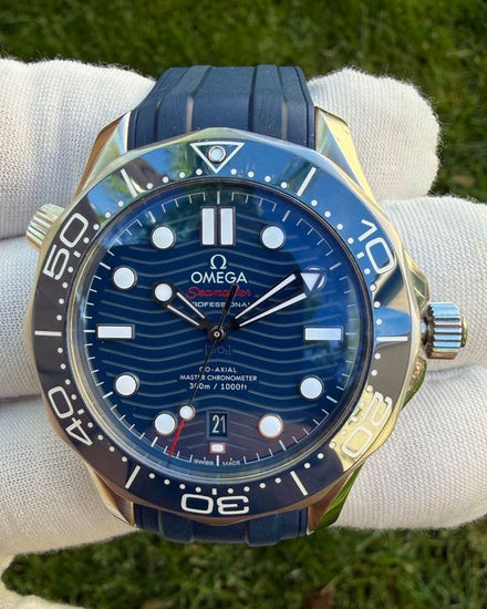 2020 Omega Seamaster Diver 300M 42MM Blue Dial Rubber Strap (210.32.42.20.03.001)