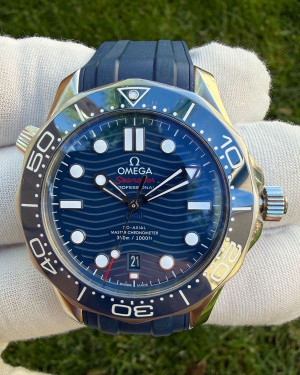 2020 Omega Seamaster Diver 300M 42MM Blue Dial Rubber Strap (210.32.42.20.03.001)