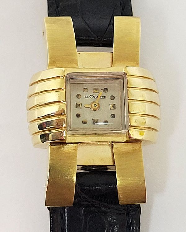Jaeger-LeCoultre Vintage "Fancy Lugs" Era 26.3MM Off-White Dial Leather Strap (Cal. 490/BW)