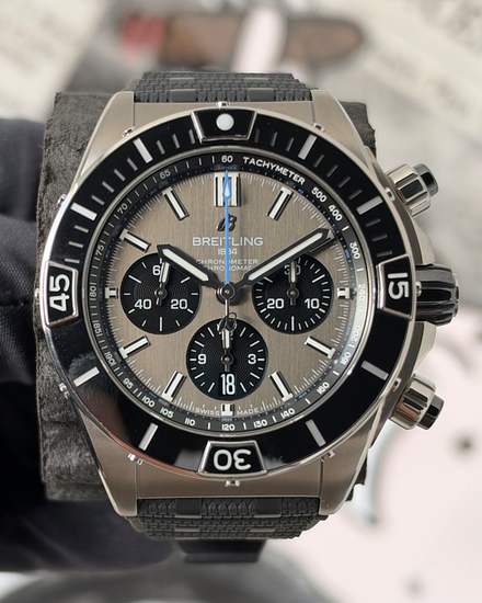 2026 Breitling Super Chronomat B01 44MM Anthracite Dial Rubber Strap (EB0136)