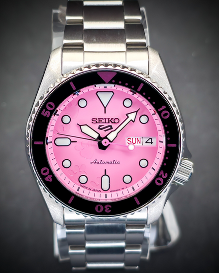 No Reserve - 2026 Seiko 5 Sports SKX Series "Pink Panther" L.E. 38MM Pink Dial Steel Bracelet (SRPM07)