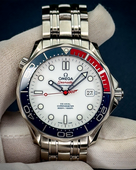 2017 Omega Seamaster  James Bond 007 Commanders L.E. 41MM White Dial Steel Bracelet (212.32.41.20.04.001)