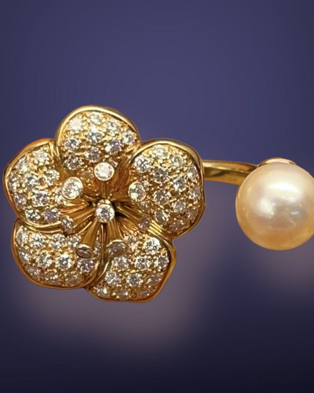 Van Cleef & Arpels Accessories 18k Yellow Gold Diamond Flower Pearl Between Finger Ring Size 5.5 (Ring)