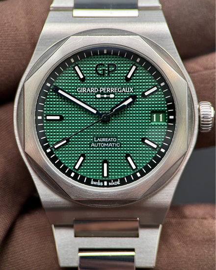 2023 Girard Perregaux Laureato 42MM Green Dial Steel Bracelet (81010.11.3153.1CM)