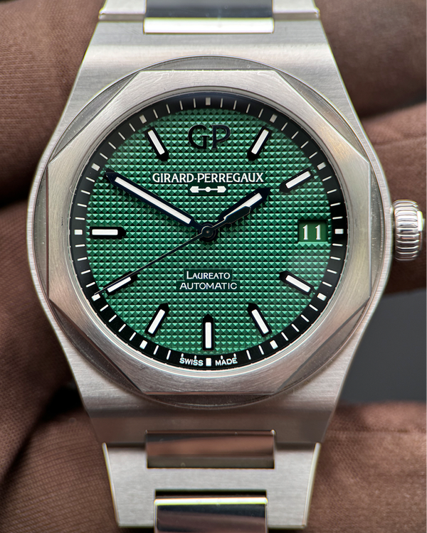 2023 Girard Perregaux Laureato 42MM Green Dial Steel Bracelet (81010.11.3153.1CM)