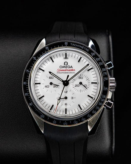 No Reserve - 2026 Omega Speedmaster Professional Moonwatch 42MM White Dial Rubber Strap (310.32.42.50.04.001)