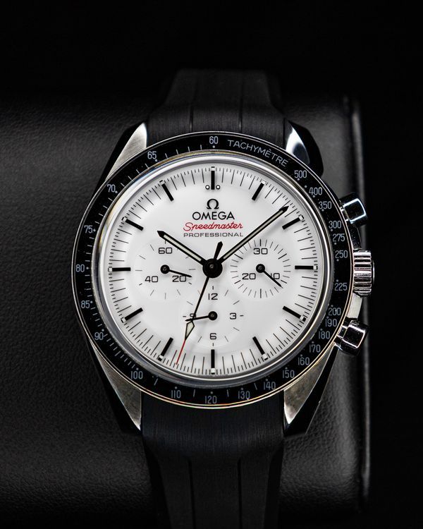 No Reserve - 2026 Omega Speedmaster Professional Moonwatch 42MM White Dial Rubber Strap (310.32.42.50.04.001)