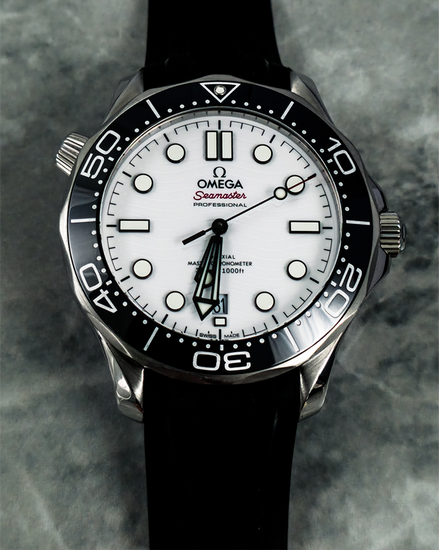 No Reserve - 2025 Omega Seamaster Diver 300M 42MM White Dial Rubber Strap (210.32.42.20.04.001)