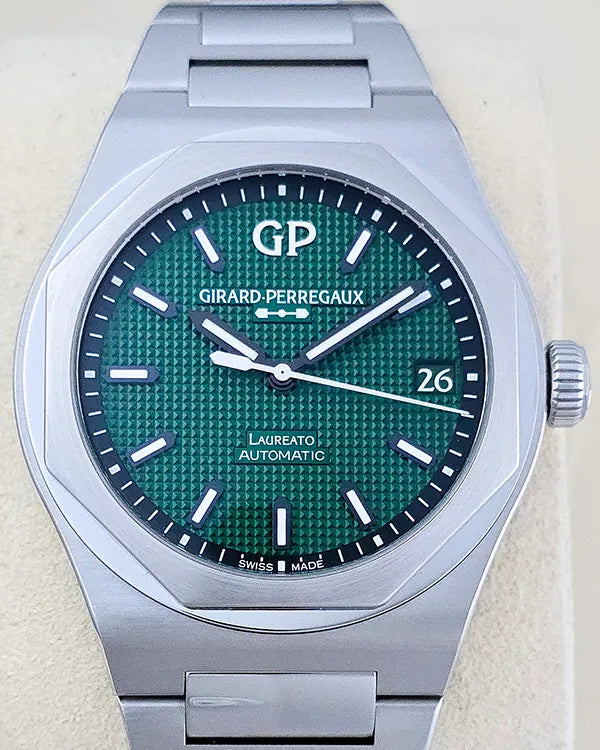 No Reserve - 2023 Girard Perregaux Laureato 42MM Green Dial Steel Bracelet (81010-11-3153-1CM)