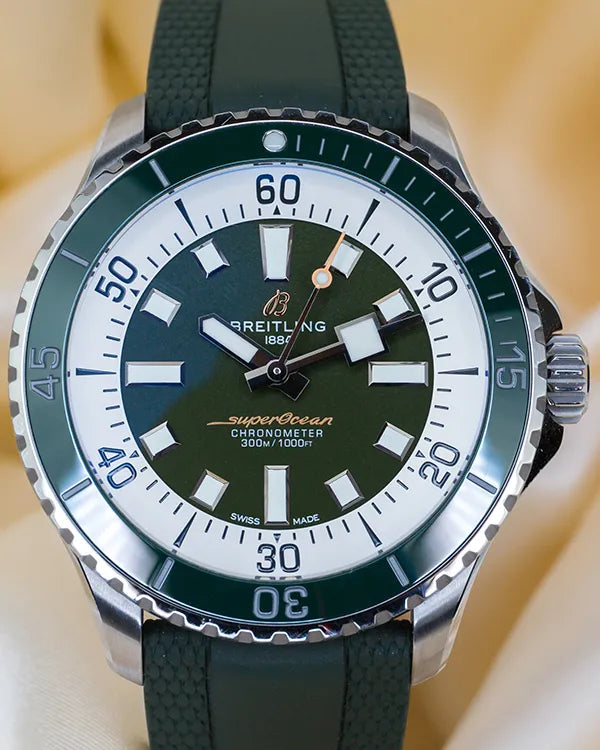Breitling Superocean (A17376 Green Dial 44mm)