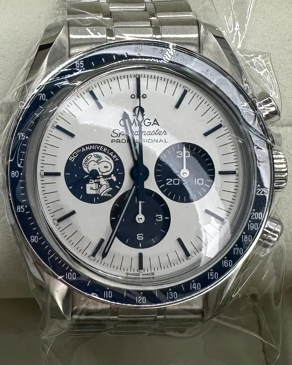 2023 Omega Speedmaster "Silver Snoopy Award" 42MM Silver Dial Steel Bracelet (310.32.42.50.02.001)