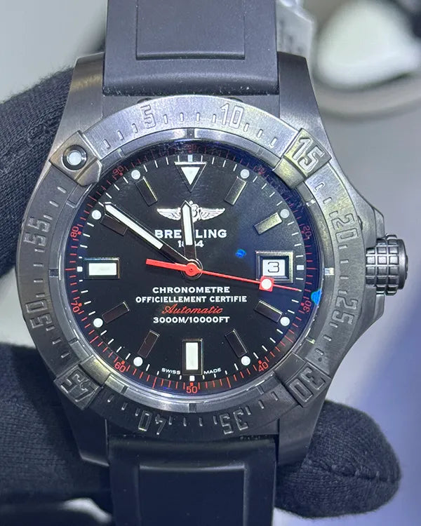Breitling Avenger (M17330)