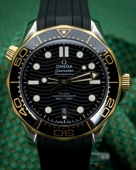 2020 Omega Seamaster Diver 300M 42MM Black Dial Rubber Strap (210.22.42.20.01.001)
