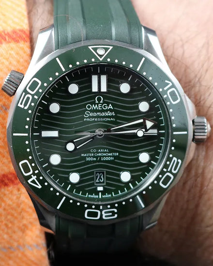 2023 Omega Seamaster Diver 300M 42MM Green Dial Rubber Strap (210.30.42.20.10.001)