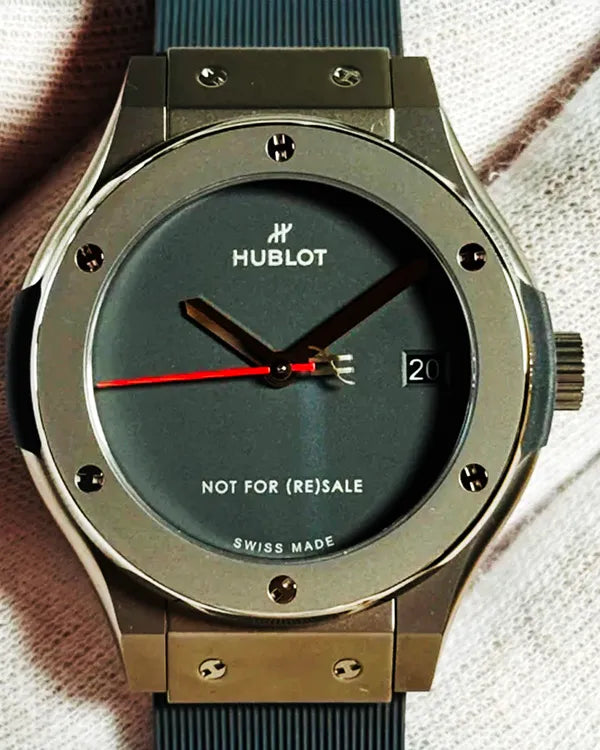 2023 Hublot Classic Fusion Titanium L.E. for Hodinkee 38MM Grey Dial Rubber Strap (565.NX.8070.RX.HDK23)