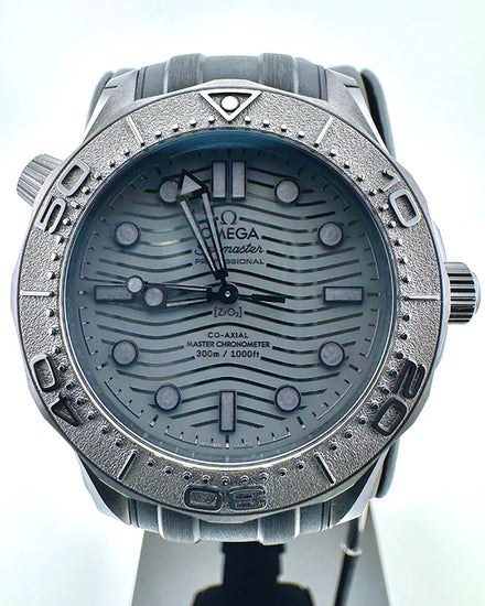 No Reserve - 2023 Omega Seamaster Diver 300M "Black Black" 43.5MM Black Dial Rubber Strap (210.92.44.20.01.003)