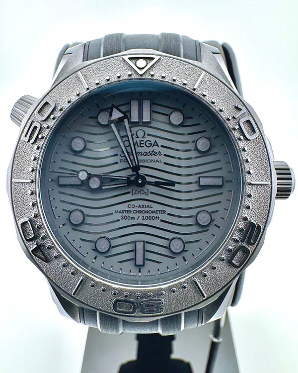 No Reserve - 2023 Omega Seamaster Diver 300M "Black Black" 43.5MM Black Dial Rubber Strap (210.92.44.20.01.003)