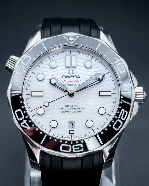 2020 Omega Seamaster Diver 300M 42MM White Dial Rubber Strap (210.32.42.20.04.001)