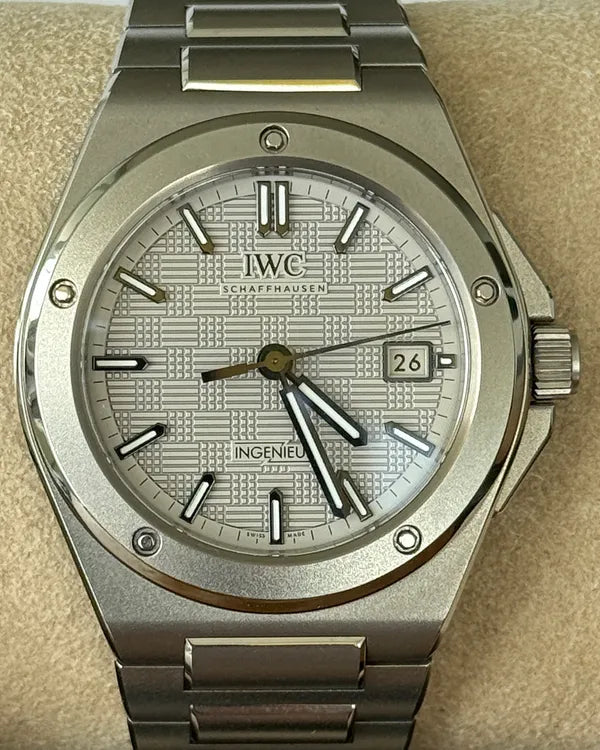 2024 IWC Schaffhausen Ingenieur 40MM Grey Dial Titanium Bracelet (IW328904)