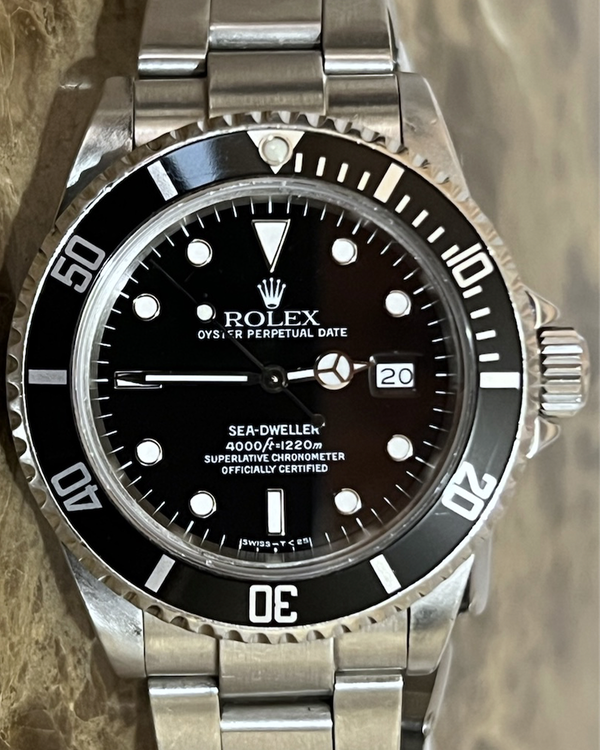 Rolex Sea-Dweller 40MM Black Dial Oyster Bracelet (16660)