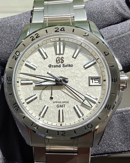2025 Grand Seiko Evolution 9 "Mt Nagano" 41MM Silver Dial Titanium Bracelet (SBGE285)