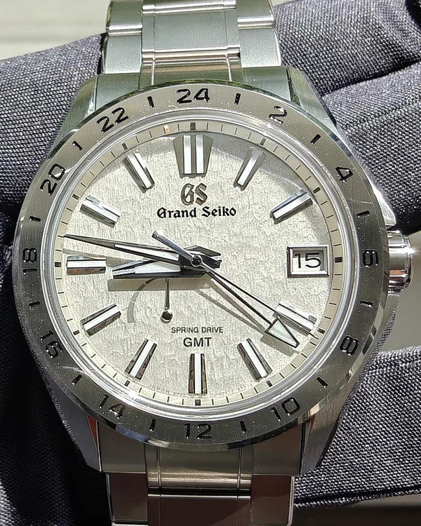 (Albert) 2025 Grand Seiko Evolution 9 41MM Silver Dial Titanium Bracelet (SBGE285)
