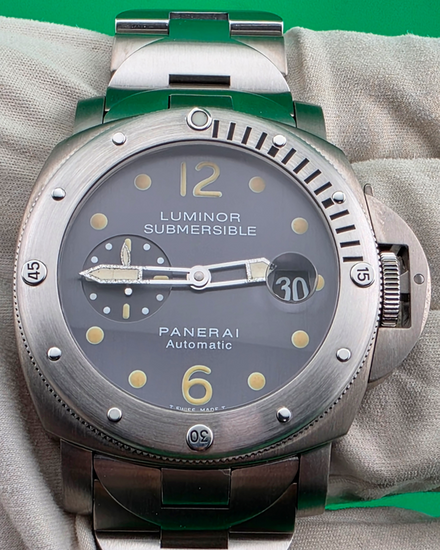 2004 Panerai Submersible 44MM Anthracite Dial Titanium/Steel Bracelet (PAM00106)