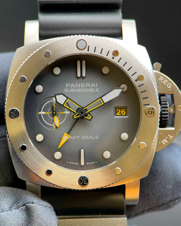 Panerai Submersible (PAM01323)