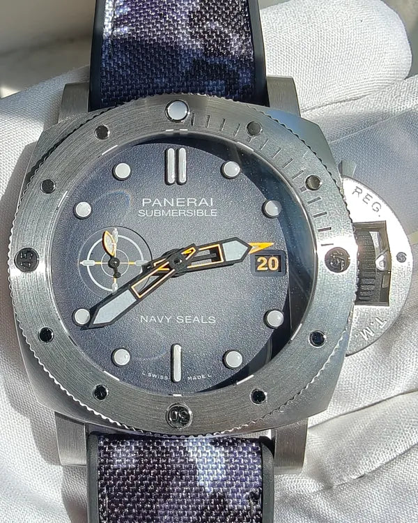 Panerai Submersible (PAM01323)