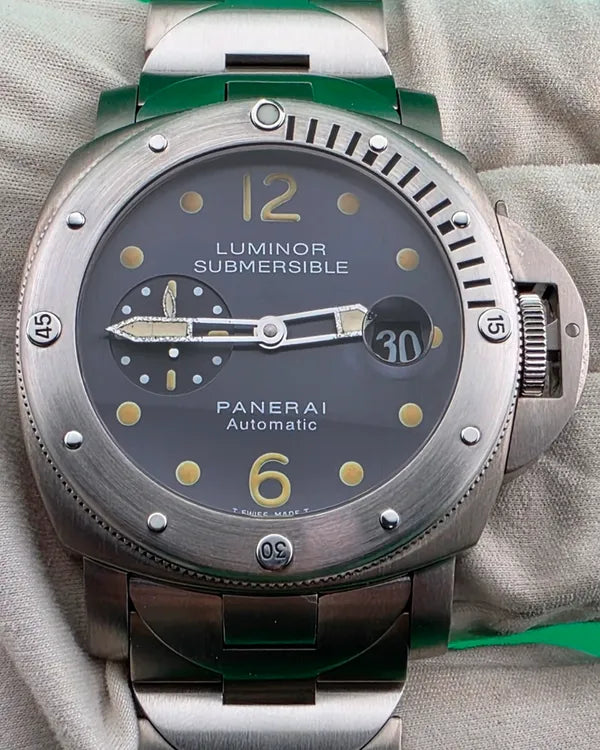 2004 Panerai Submersible 44MM Anthracite Dial Titanium Bracelet (PAM00106)