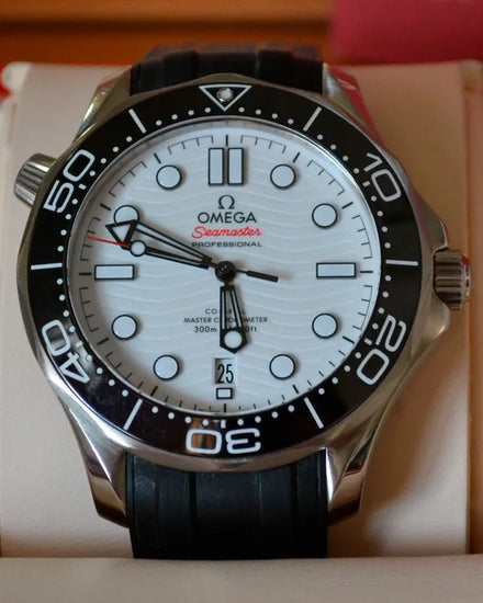 2021 Omega Seamaster Diver 300M 42MM White Dial Rubber Strap (210.32.42.20.04.001)