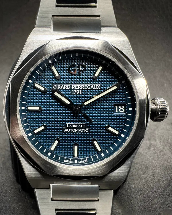 2022 Girard Perregaux Laureato 42MM Blue Dial Steel Bracelet (81010-11-431-11A)