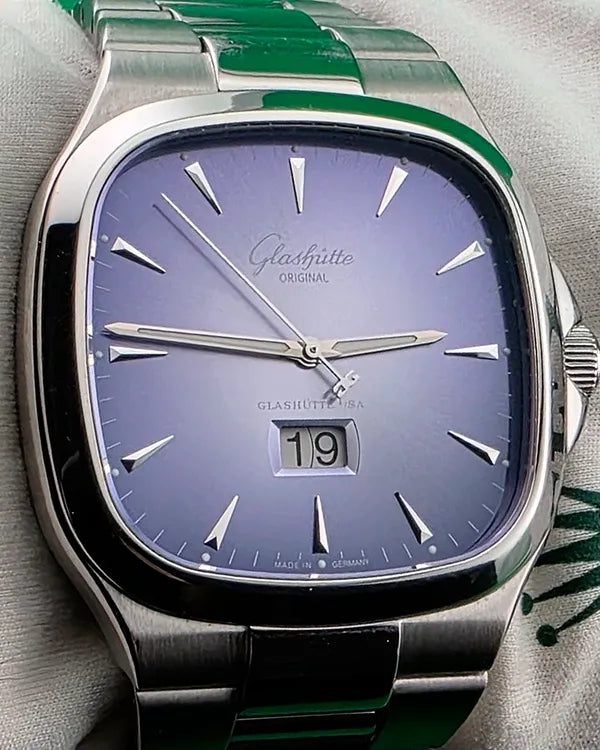 Glashütte Original Seventies Panorama Date 40MM Blue Dial Steel Bracelet (2-39-47-13-12-04)