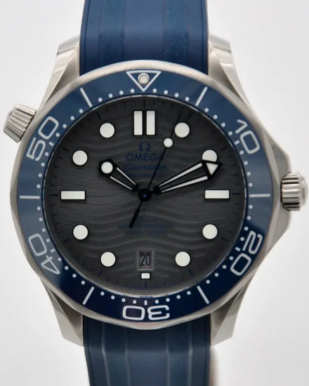 2021 Omega Seamaster Diver 300M 42MM Grey Dial Rubber Strap (210.32.42.20.06.001)