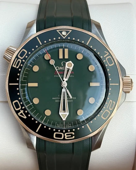2025 Omega Seamaster Diver 300M 42MM Green Dial Rubber Strap (210.92.42.20.10.001)